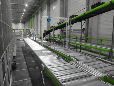 APACHE conveyor checker in einer Halle