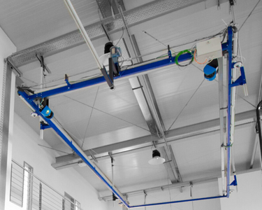 APACHE flying forklift 2.0 als Deckenkonstruktion