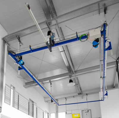 APACHE flying forklift 2.0 als Deckenkonstruktion