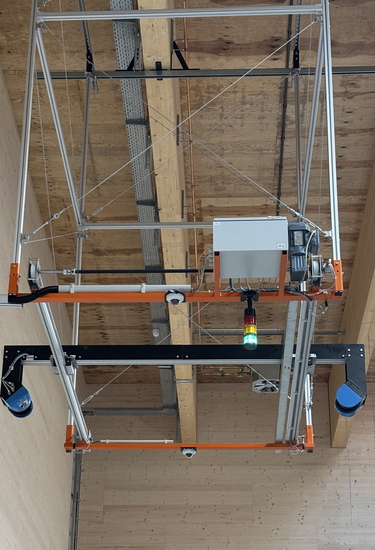 Cargo measurement while suspended from the ceiling